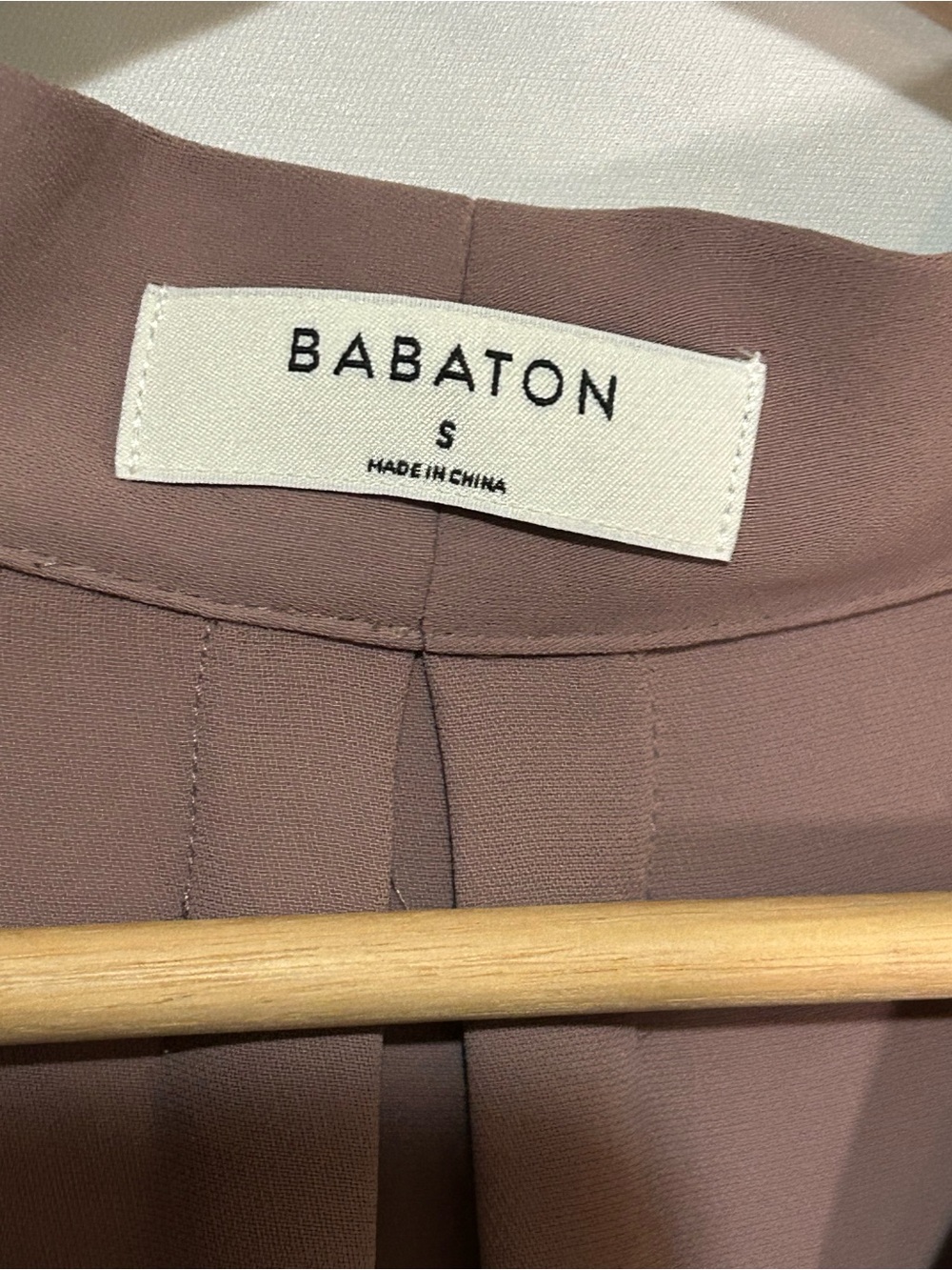 Aritzia Babaton Murphy Blouse Dusty Mauve Taupe Sleeveless S - Picture 5 of 7